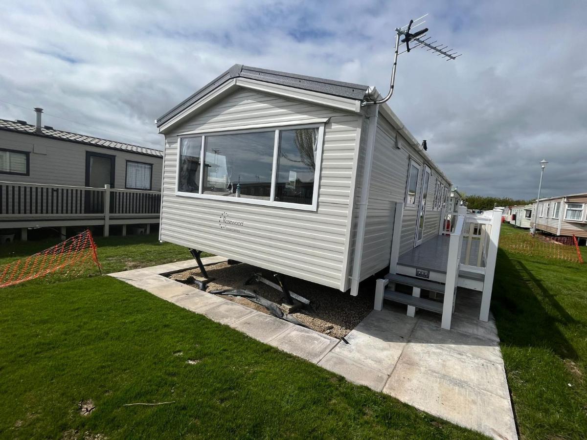 Kings Caravan Park Чапел-Сент-Леонардс Экстерьер фото
