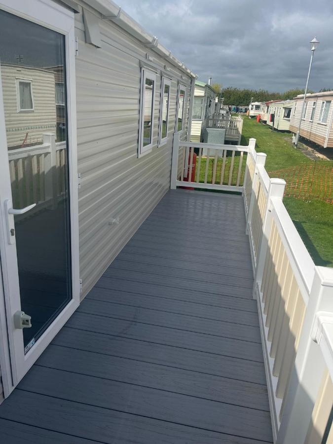 Kings Caravan Park Чапел-Сент-Леонардс Экстерьер фото